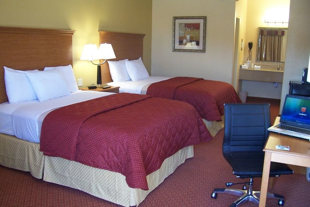Executive Inn And Suites Joaquin Room photo